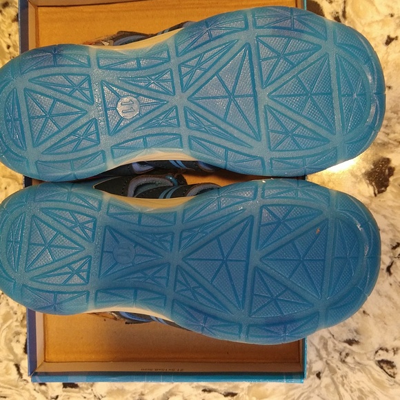 *NEW IN BOX* Paw Patrol Shoes by Nickelodeon with blue flashing lights, size 11 - Picture 10 of 13